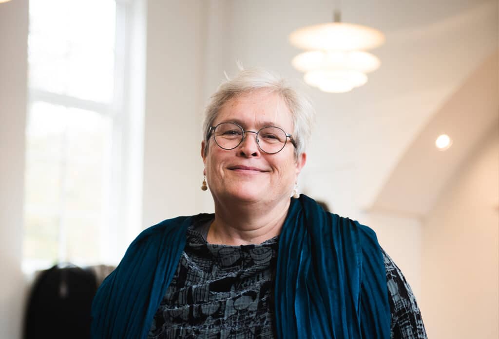 Josefine Ottesen, Forfatter